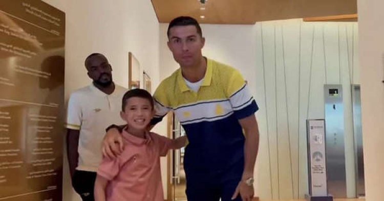 Cristiano Ronaldo hugs the little fan: Syrian's 10 -year Nabil Saeed has lost his father in earthquake
