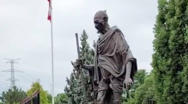 Khalistan broke the statue of Mahatma Gandhi in Canada