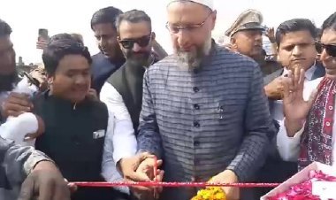 Owaisi said - Godse is the first terrorist in the country