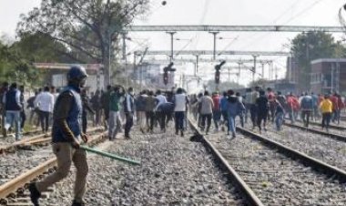 Demonstration of unemployed regarding PTI exam result