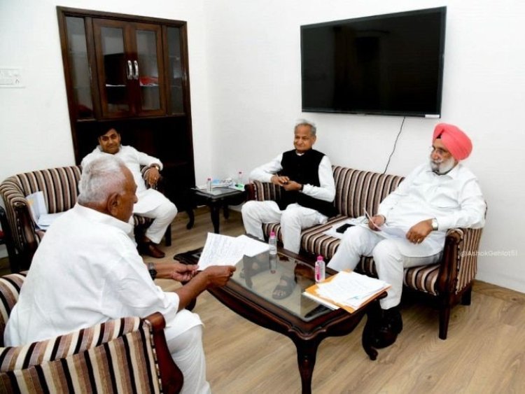 Gehlot-Dotasara spoke to state in-charge Randhawa in the feedback meeting