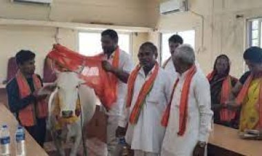 Congress purifies Karnataka Assembly: Party leaders sprinkle Gangajal and cow urine