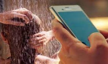 Blackmailed by making a video of a woman taking a bath