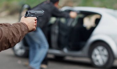 Kidnapping and robbing a businessman in Jaipur; Hostage and assault in a moving car