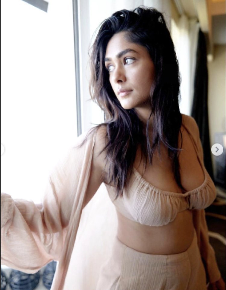 Mrunal Thakur got such a bold photoshoot done on vacation, seeing the pictures will also hold your heart