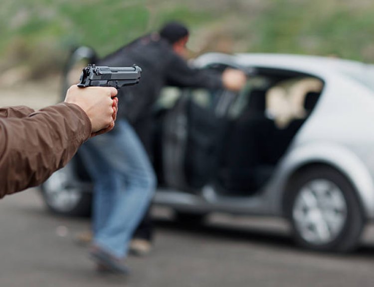 Kidnapping and robbing a businessman in Jaipur; Hostage and assault in a moving car