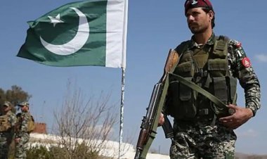 Pakistani military officers associated with terrorist organizations