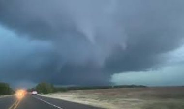 Severe stormy tornado in Texas, havoc in the entire city; Three people died, more than 100 injured
