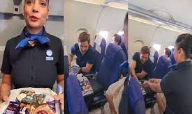 Dhoni was seen playing Candy Crush in flight: Air hostess gave him a letter with chocolates