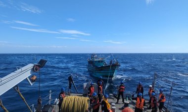 Indian Navy ship 'Khanjar' rescues three ships stranded in Bay of Bengal, rescues 36 fishermen