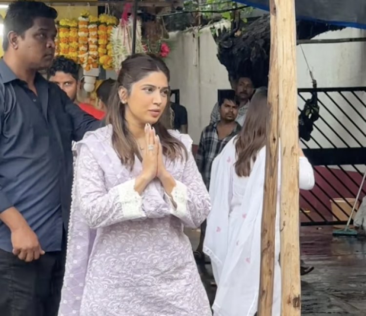 Bhumi Pednekar paid obeisance at Siddhivinayak temple, visited Bappa with sister Samiksha