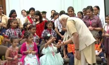 PM Modi celebrated Rakshabandhan with school children, said - this is a sacred reflection of our culture
