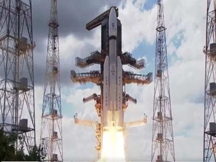 ISRO released pictures of the command center of Chandrayaan-3 mission, scientists were seen working