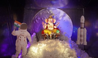 Executive Palace Complex on Vip Road Baguiati Celebrates Ganesh Puja with a Chandrayaan-3 Theme