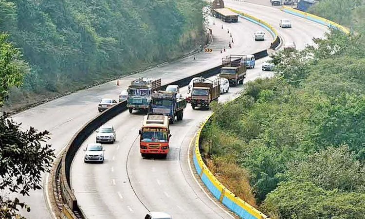 Be careful while driving on Mumbai-Pune Expressway, police are keeping a close watch with 430 hi-tech cameras!