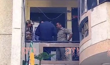 Police tightened its grip on senior journalists Urmilesh, Guha, Abhisar associated with Newsclick, raid on the portal's office