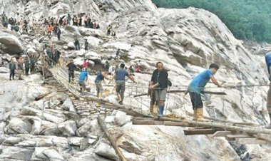Sikkim Flash Flood: Lives of three thousand tourists depend on a bamboo bridge in Sikkim, people stranded after deluge