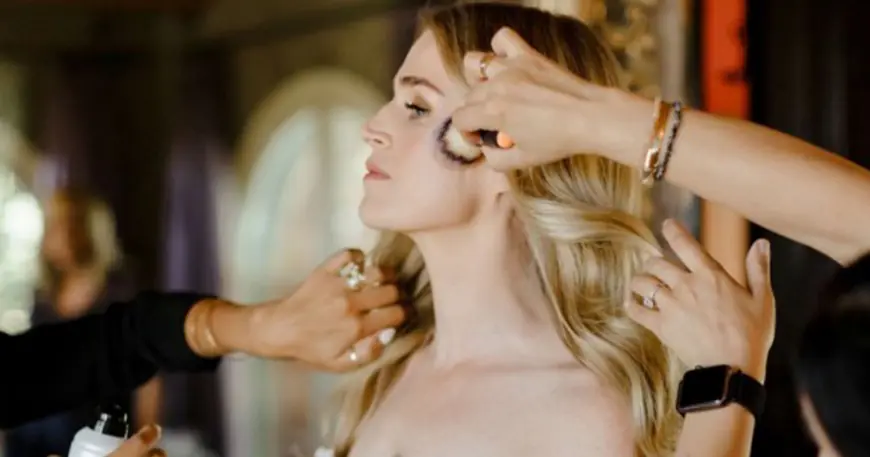 The Groom Should Apply Cosmetics In Addition To The Bride; Find Out How To Do It Here