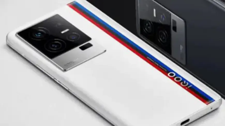 Both the phones of iQOO 12 Series are seen in black and white color, the look of the smartphone can win hearts