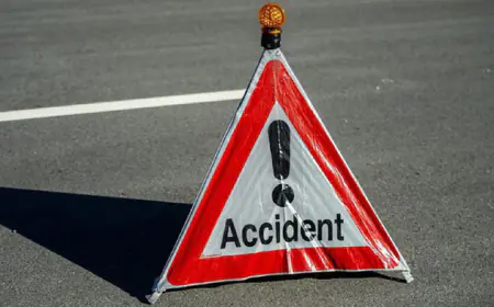 Assam: Heavy collision between car and truck, three people died in the accident; four other people injured