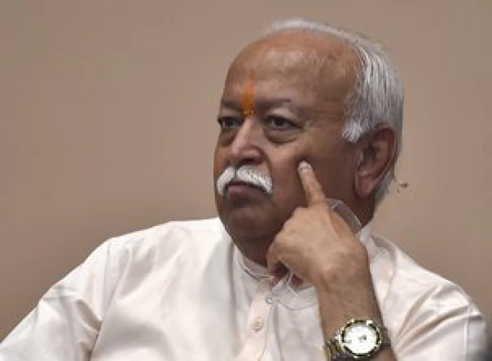 'The country is moving in the right direction, everything will be fine soon', said Mohan Bhagwat while addressing the people
