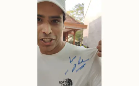 Bollywood Superstar Shah Rukh Khan Takes Moments Off Dunki to Bless Actor-Director Hemwant Tiwari for Lomad