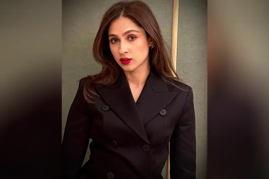 Pashmina Roshan's Timeless Glamour: A Stunning Black Suit Ensemble with Flowing Tresses and Bold Red Lipstick