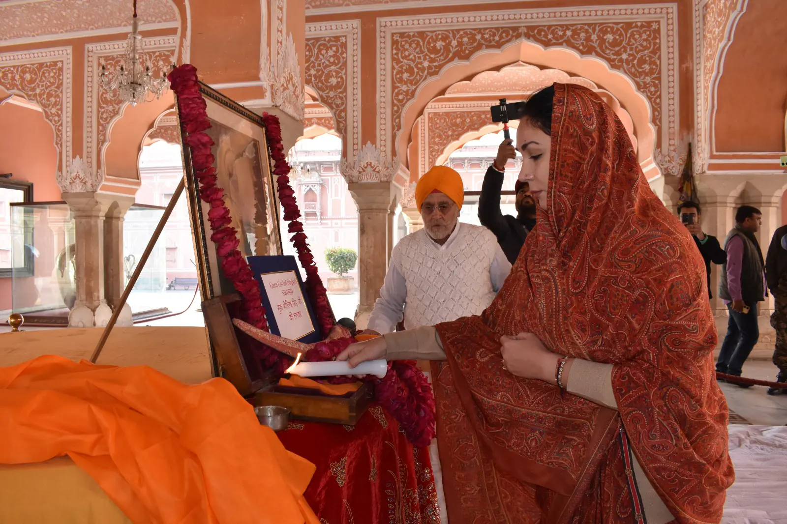 Deputy Chief Minister Diya Kumari Reveres Guru Gobind Singh on Birth Anniversary, Worships Historic Sword at City Palace