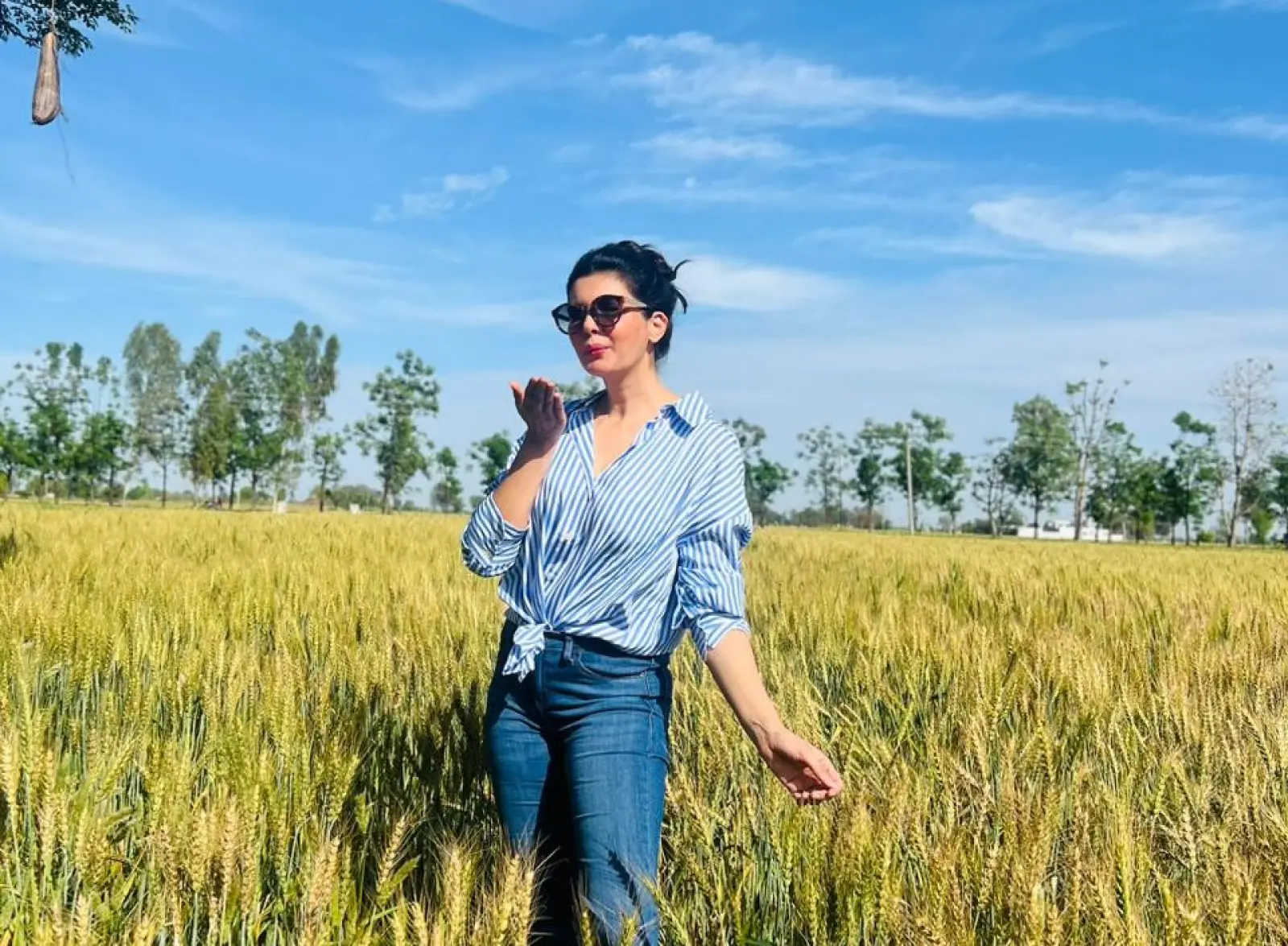 Punjabi superstar Ihana Dhillon enjoys her 'DDLJ' moment, enjoys the beauty of nature in 'Punjab'