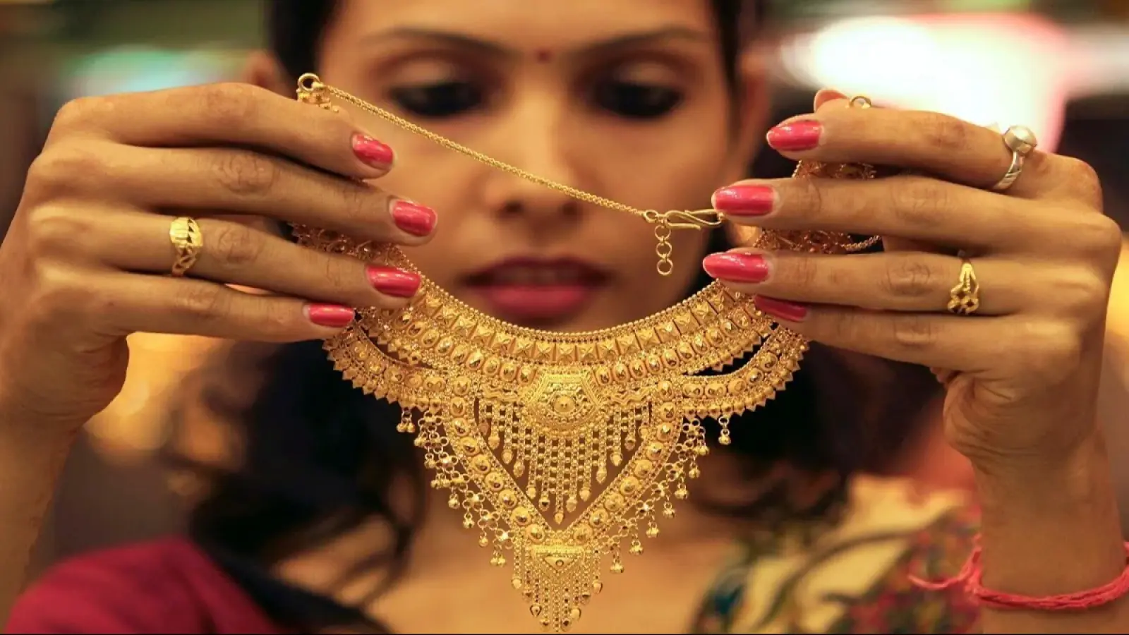 Akshaya Tritiya will be celebrated across the country tomorrow, despite high prices up to 25 tonnes of gold can be sold