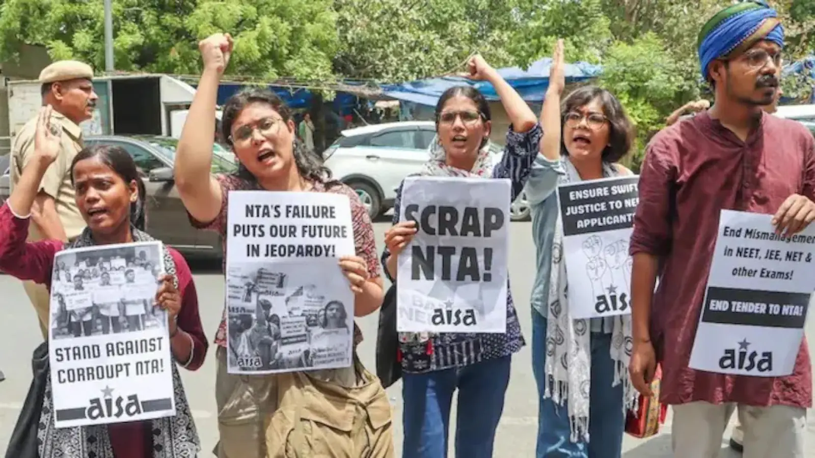 SC issued notice to NTA in NEET paper leak case, also asked questions to coaching institute