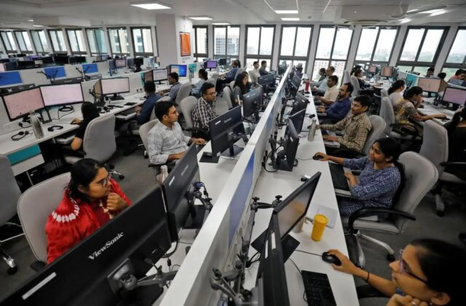 India's service sector strengthened due to increase in new business and exports, PMI rose from 60.2 to 60.5