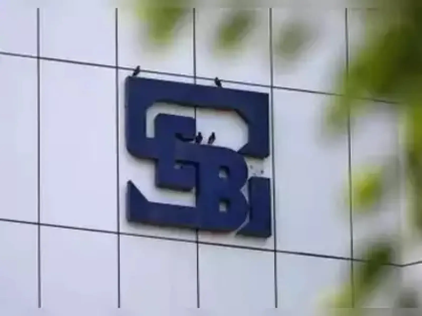 F&O trading may reduce by 40% due to new rules, NSE-BSE's earnings will also be hit hard