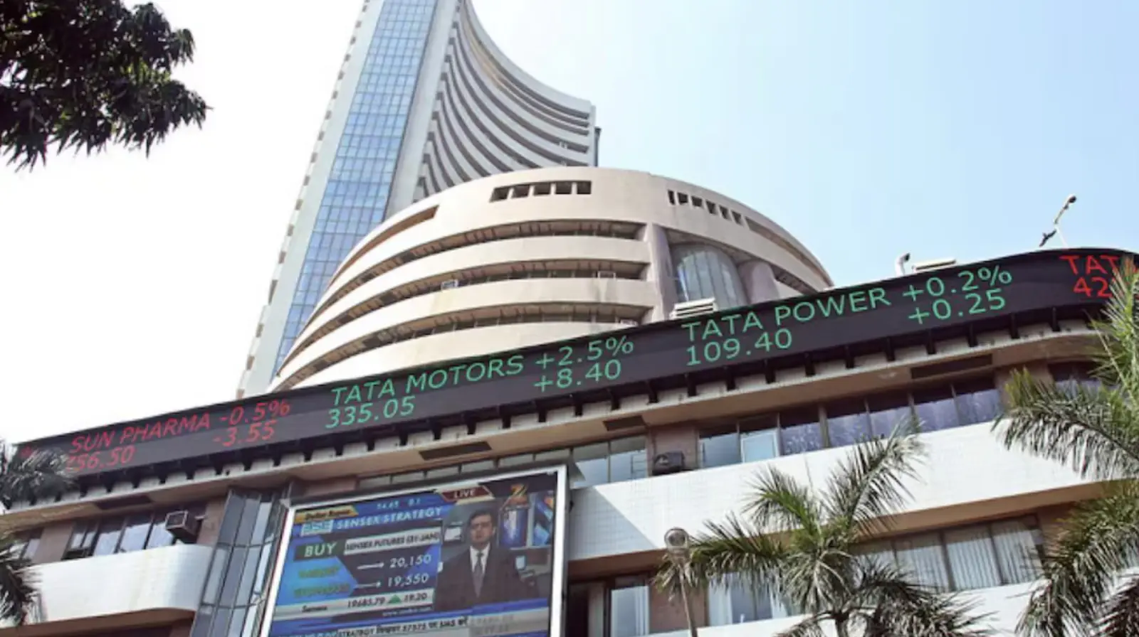 Weak start in the stock market; Sensex slipped 100 points, Nifty reached close to 24650