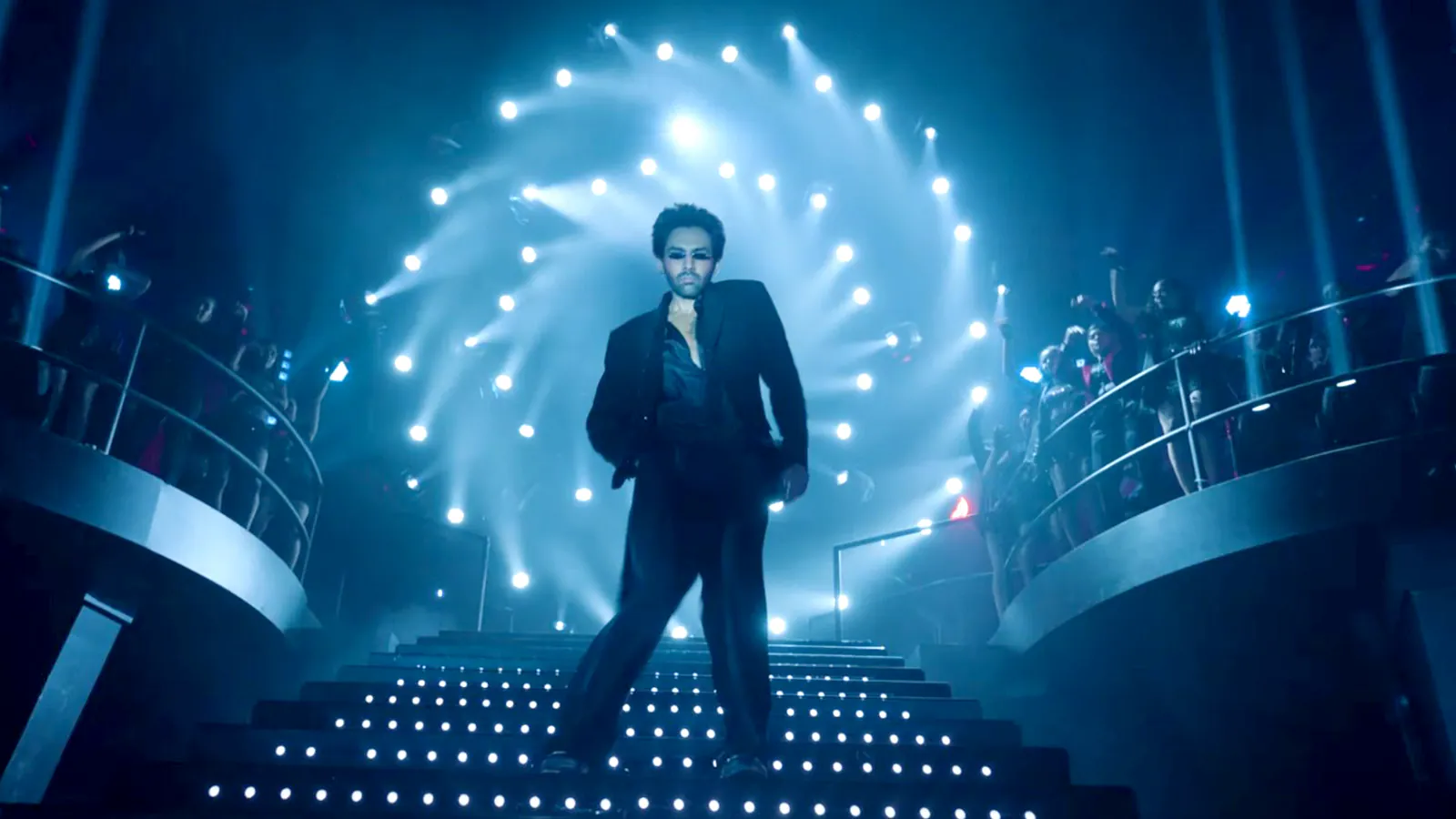 Kartik Aaryan sets the stage on fire with epic dance moves as Pitbull and Diljit Dosanjh