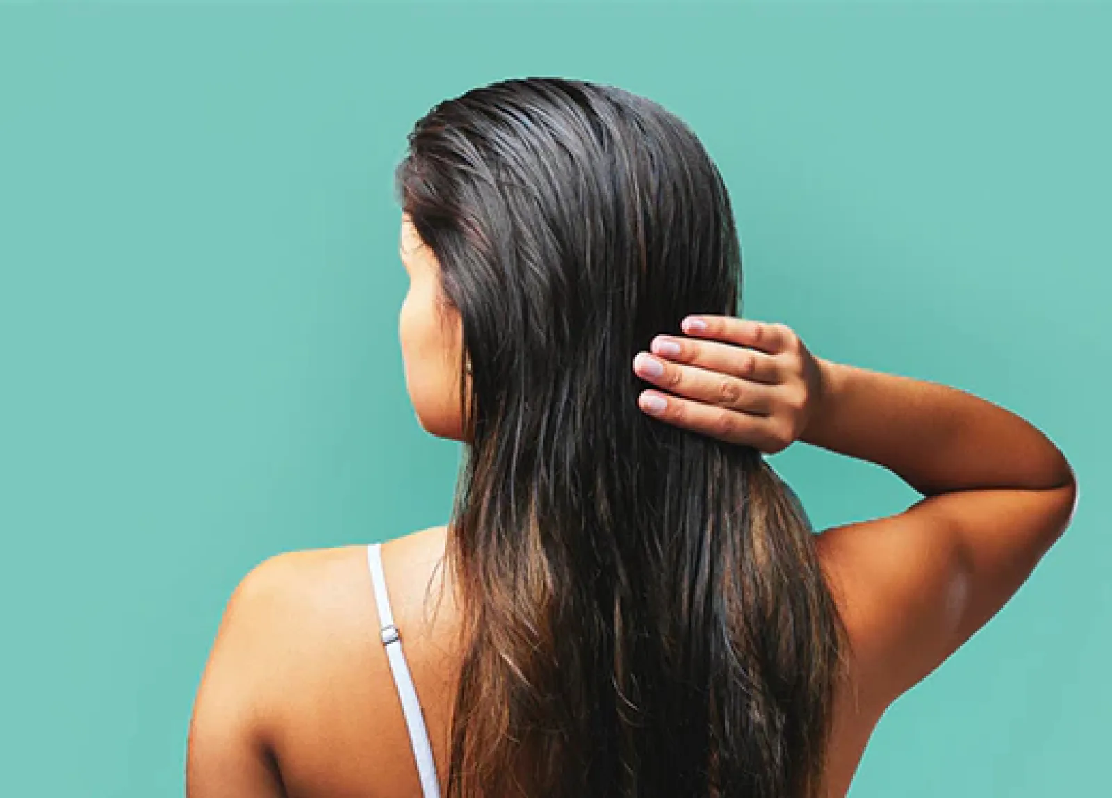 Several benefits of hair oiling in winter, like getting rid of split ends and hair fall