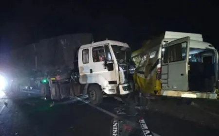 Trailer and minibus collided fiercely in Jodhpur; two dead and many injured