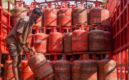 Oil and gas marketing companies announced a cut in LPG cylinder prices from new year