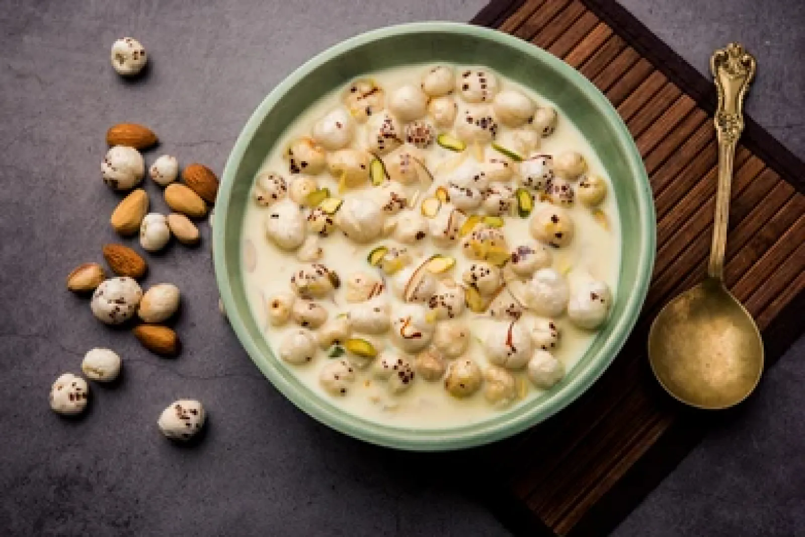 Drink the mixture of a handful of makhana in milk at night and get rid of these problem of weakness in just 4 weeks