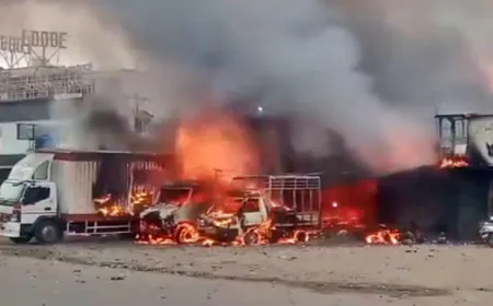 Fire breaks out in a firecracker warehouse in Banswara, 14 people badly burnt; fire brigade vehicles reached the spot