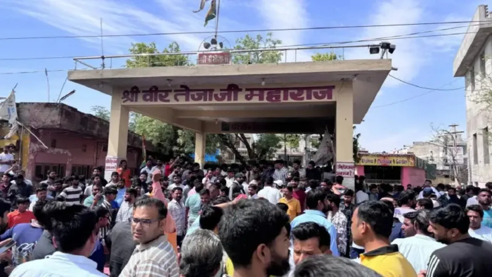 Tension in Jaipur After Veer Tejaji Idol Vandalized, Protesters Block Tonk Road – Heavy Police Deployment