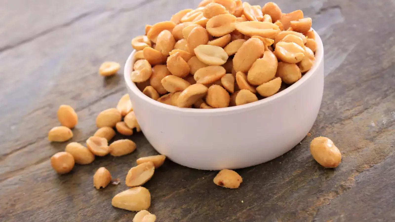 Several benefits of eating a handful of peanuts daily, from weight loss to heart health