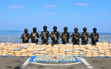 Indian Navy's leading warship INS Tarkash seized over 2500 kg of drugs in the middle of the sea