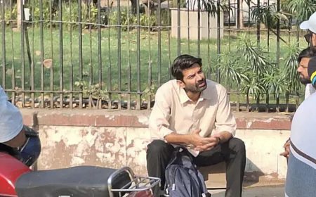 Bollywood film Hawks scene filmed outside Ravindra Manch, these actors appeared in simple style