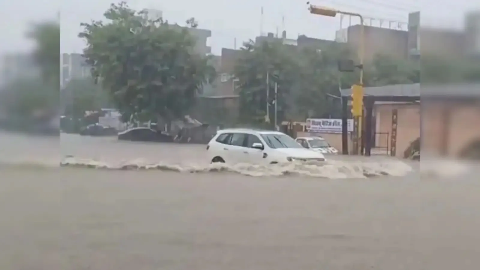 Orange alert issued for heavy rain in many districts due to heavy rain in Jaipur