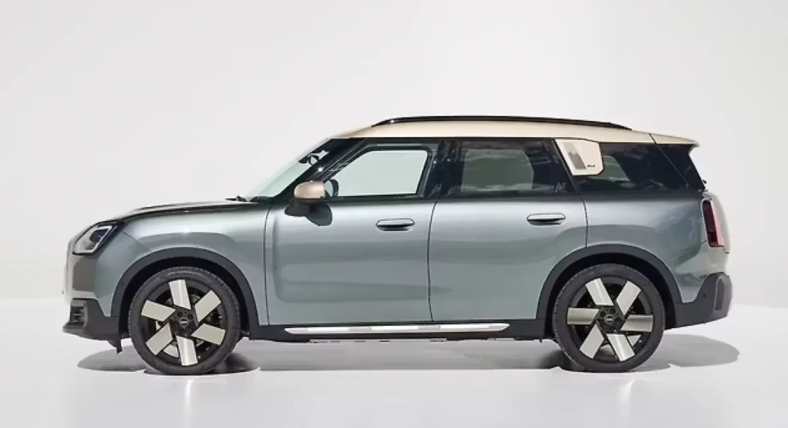Special edition of electric Mini Countryman launched, will give range up to 462km on a single charge