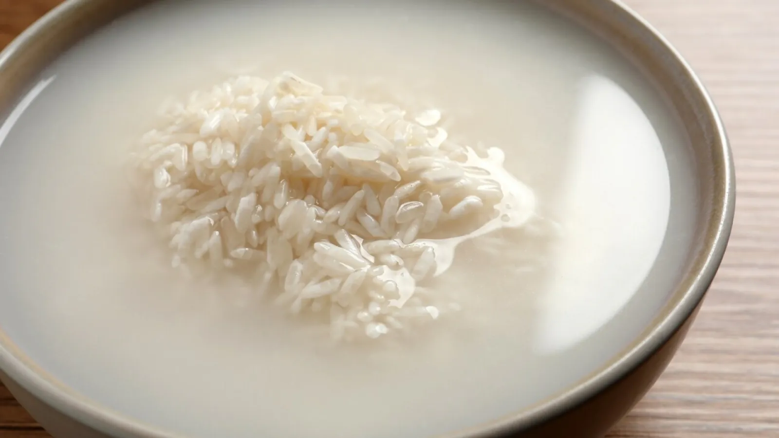 Make natural shampoo with rice water to get shining hair in monsoon
