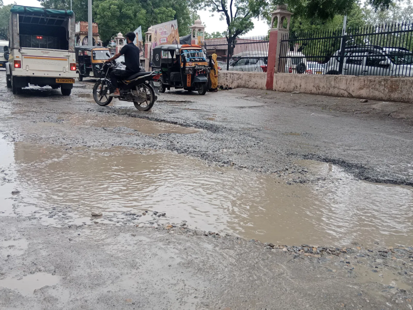 59 mm rain in Abu Road in the last 24 hours; Car washed away in Bawali village