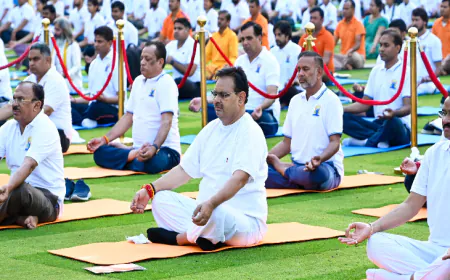 CM did yoga practice on the sandy dunes of Khuhdi, message of healthy and disease-free Rajasthan