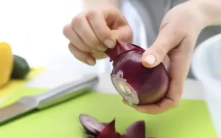 Do you know onion peels are very beneficial and healthy for skin?; Know how to use them